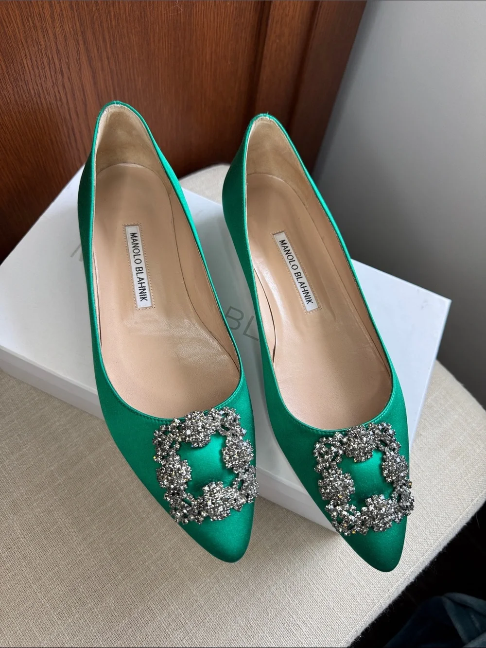 Manolo Blahnik Emerald Green Hangisi Satin Flats size 38.5. - Picture 1 of 8